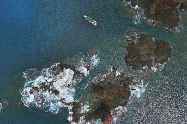 The Famous 5 Sister snorkel spot around Lanai